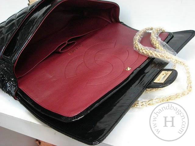 Chanel 1113 Black patent leather handbag with Gold hardware