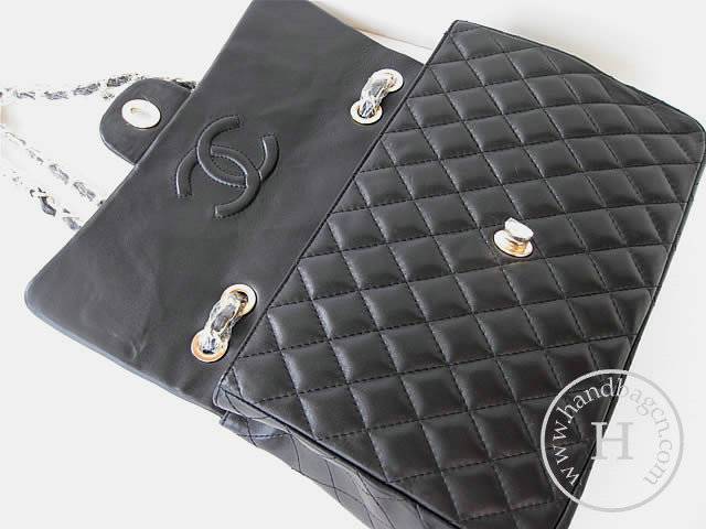 Chanel 1114 Black lambskin leather handbag with gold hardware