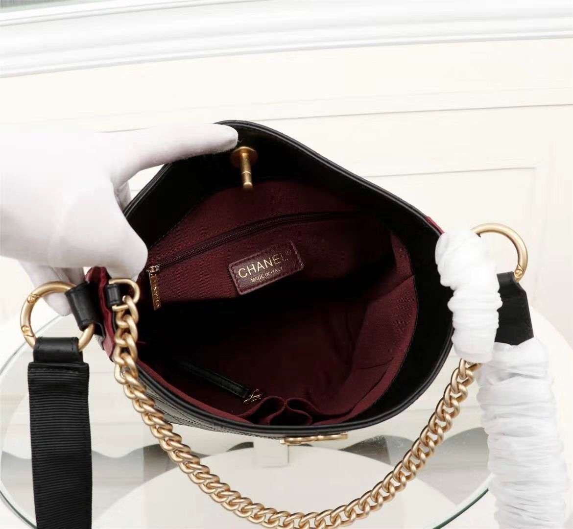 Chanel Hobo Handbag Black & Red 2018 autumn & winter NEW - Click Image to Close