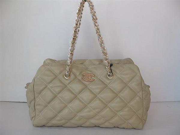 Chanel 35616 Cream lambskin leather handbag with Gold Hardware
