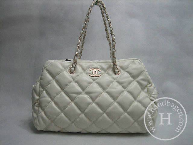 Chanel 35616 White lambskin leather handbag With Gold Hardware