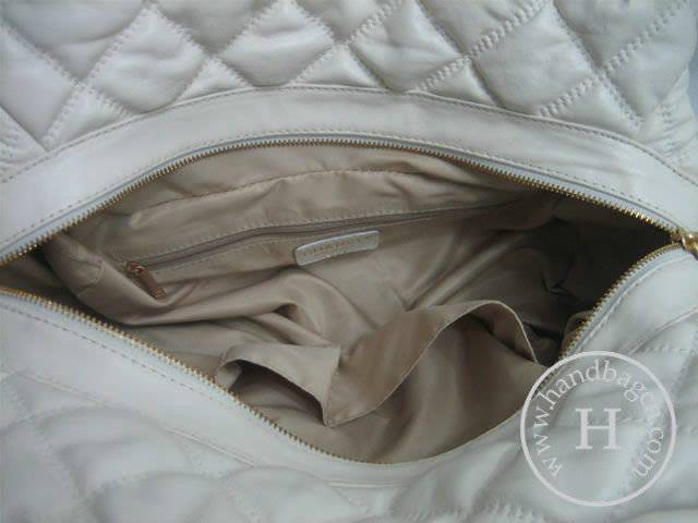 Chanel 35616 White lambskin leather handbag With Gold Hardware