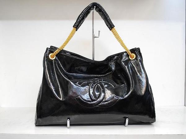 Chanel 35895 Replica Handbag Black Patent Leather With Gold Hardware