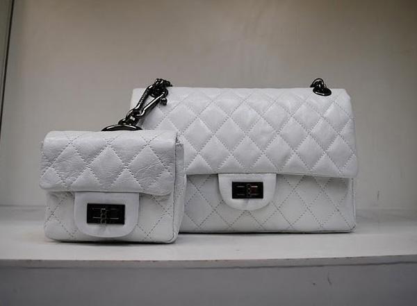 Chanel 35954 replica handbag White oil leather with silver hardware