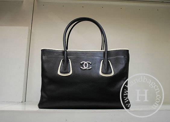 Chanel 35975 Replica Handbag Black Lambskin Leather With Silver Hardware - Click Image to Close
