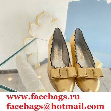 Ferragamo Heel 3cm Vara Bow Court Shoe Scalloped Gold - Click Image to Close