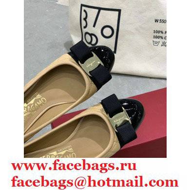 Ferragamo Heel 3cm Vara Bow Pumps Quilted Leather Beige/Black - Click Image to Close