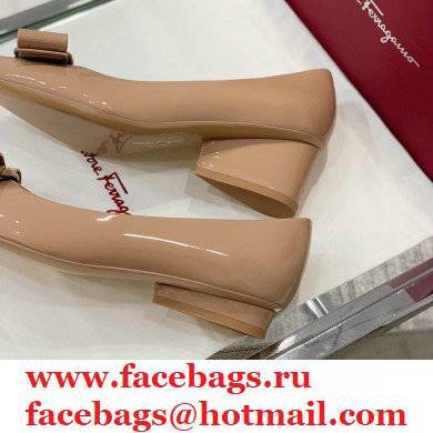 Ferragamo Heel 5.5cm Viva Pumps Patent Leather Beige - Click Image to Close