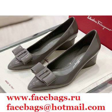 Ferragamo Heel 5.5cm Viva Pumps Patent Leather Gray - Click Image to Close