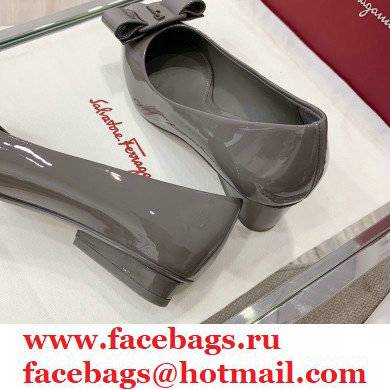 Ferragamo Heel 5.5cm Viva Pumps Patent Leather Gray - Click Image to Close