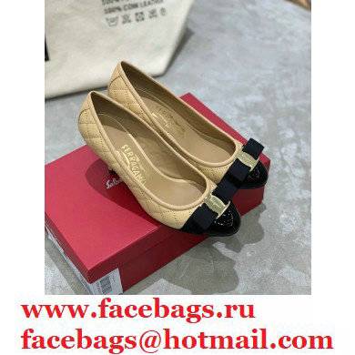 Ferragamo Heel 7cm Vara Bow Pumps Quilted Leather Beige/Black