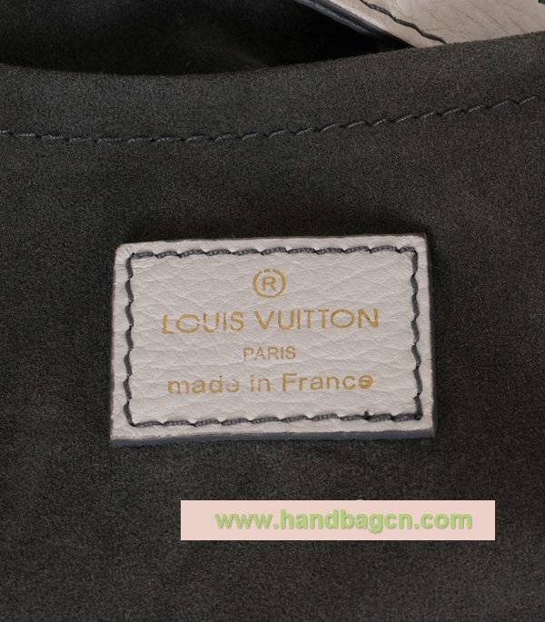 Louis Vuitton m93126 Mahina Leather Solar PM