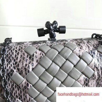 Bottega Veneta Intrecciato Chain Knot Clutch Bag Python Gray - Click Image to Close
