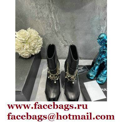 Chanel Pearls and Chain Ankle Boots Lambskin/Patent Black 2021