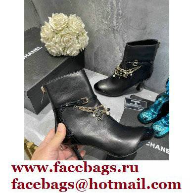 Chanel Pearls and Chain Ankle Boots Lambskin/Patent Black 2021