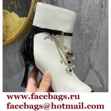 Chanel Pearls and Chain Ankle Boots Lambskin/Patent White 2021