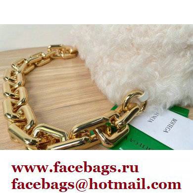 Bottega venetta shearling chain pouch cream 2021 - Click Image to Close