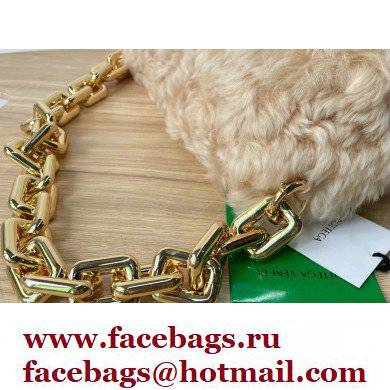 Bottega venetta shearling chain pouch nude 2021