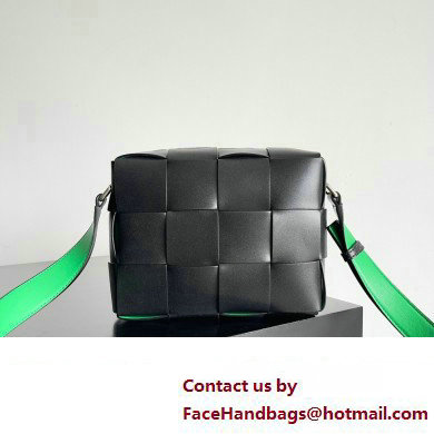 Bottega Veneta Cassette Small Intreccio leather Camera Bag Black/Green - Click Image to Close