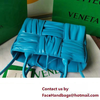 Bottega Veneta foulard Intreccio leather Mini Arco Tote bag with detachable strap Blue - Click Image to Close