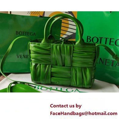 Bottega Veneta foulard Intreccio leather Mini Arco Tote bag with detachable strap Green - Click Image to Close