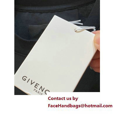 Givenchy T-shirt 230208 01 2023