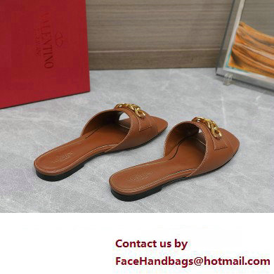 Valentino VLogo Chain Slides in calfskin leather 02 2023