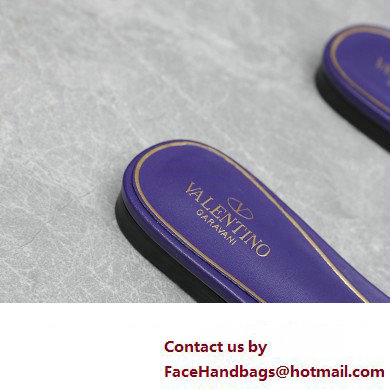 Valentino VLogo Chain Slides in calfskin leather 03 2023