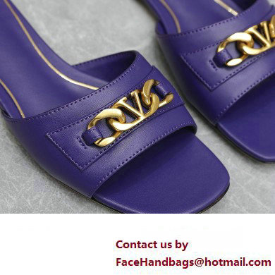 Valentino VLogo Chain Slides in calfskin leather 03 2023
