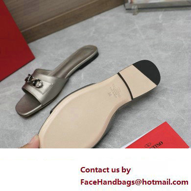 Valentino VLogo Chain Slides in calfskin leather 11 2023
