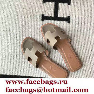 Hermes Oran Flat Sandals in Swift Box Calfskin 75