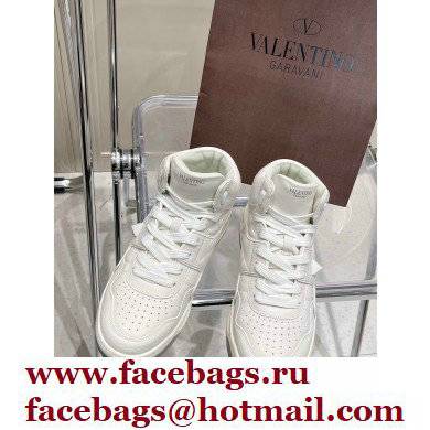 Valentino Mid-Top ONE STUD Sneakers 08 2022