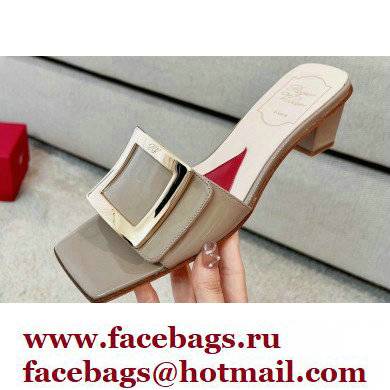 Roger Vivier Heel 4.5cm Love Metal Buckle Mules in Patent Leather Beige