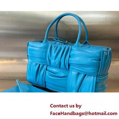 Bottega Veneta foulard Intreccio leather Small Arco Tote bag Blue